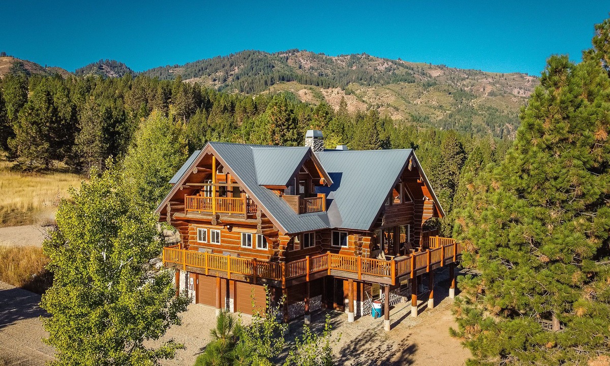 Garden Valley Cabin | Picturesque and Singular Cabin