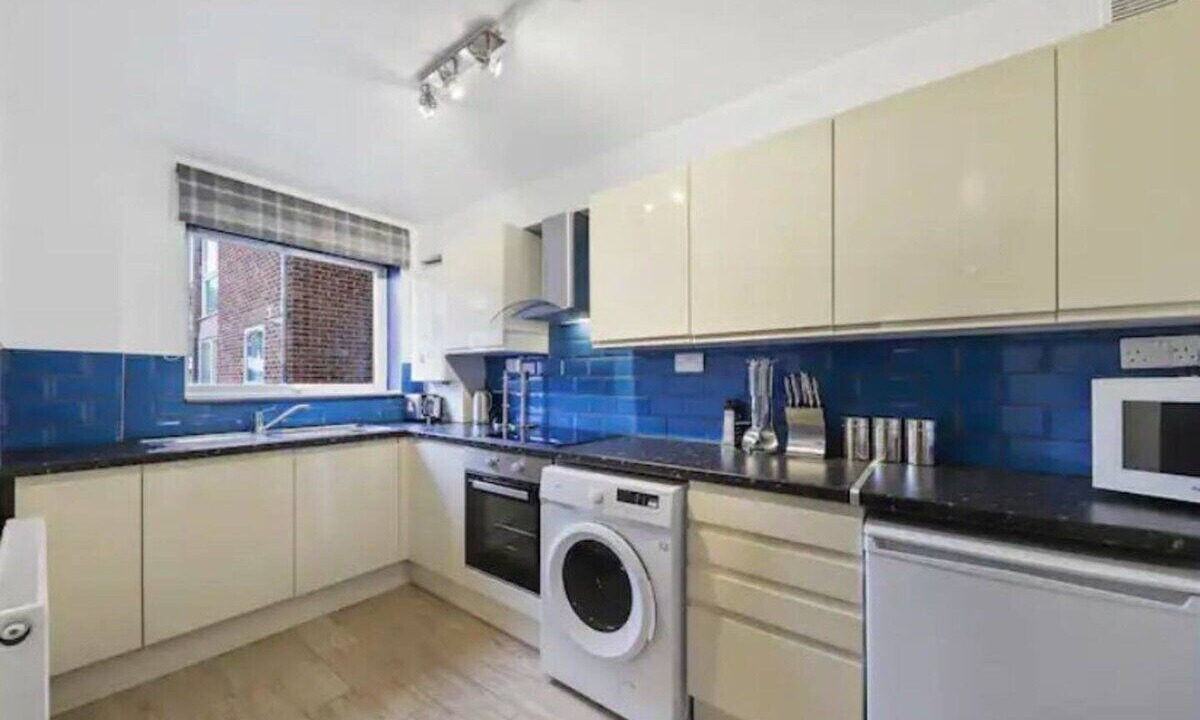 Marlborough Apartment | NEW Modern Gem Apt with Parking