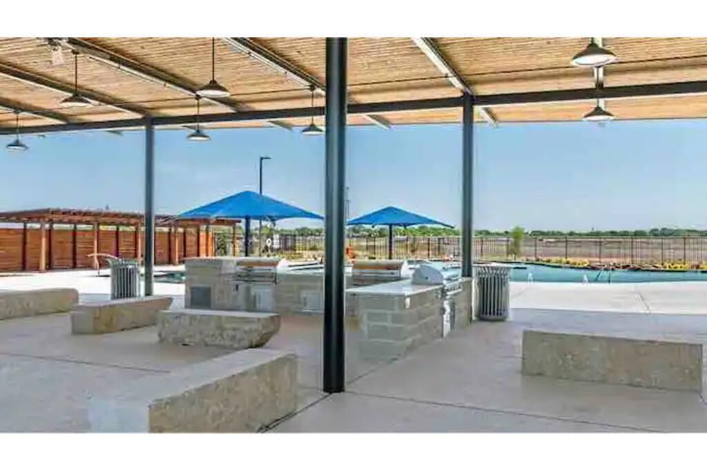 Clear Lake House | Your Home in DFW
