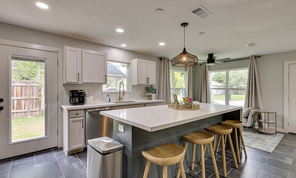Richards - K F O Cottage | College Station Vacation Rental Near Texas A & M