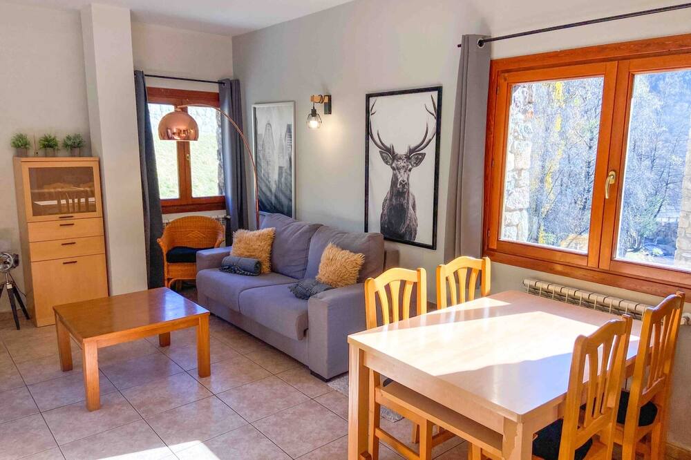 Ransol Apartment | Enjoy nature! Wifi+Netflix for 6 people