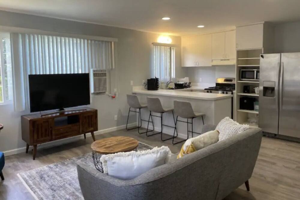 Pacific Heights House | Central Spacious Island Getaway 2b1b/Free Parking