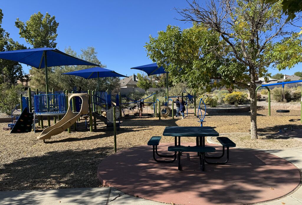 Paradise Hills Civic House | Paradise Hills Hideaway