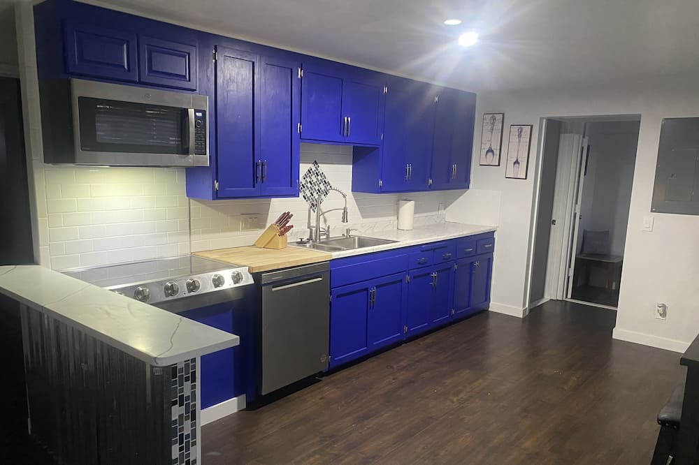 Lewiston House | The Executive Red House - Sleeps 10