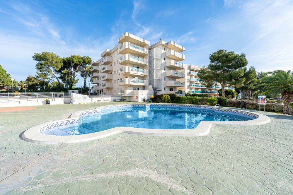 Cucalon Apartment | Apartment 'Lovely' with Shared Pool, Private Terrace and Air Conditioning