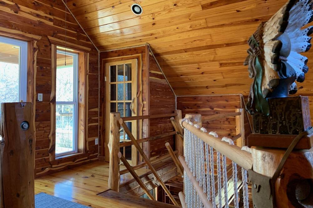 Mammoth Spring Cabin | Rio Escape