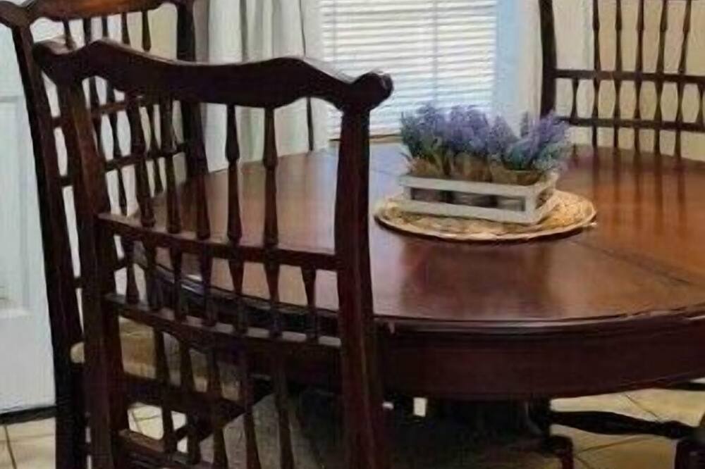 Barrett Condo | Gated Quiet Baytown Pasadena Long Term Discounts