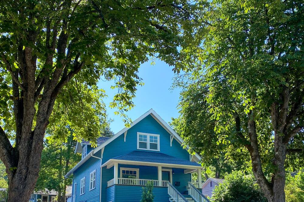 Eugene Apartment | Luxury Campus Suite 3 Bed 2 Bath