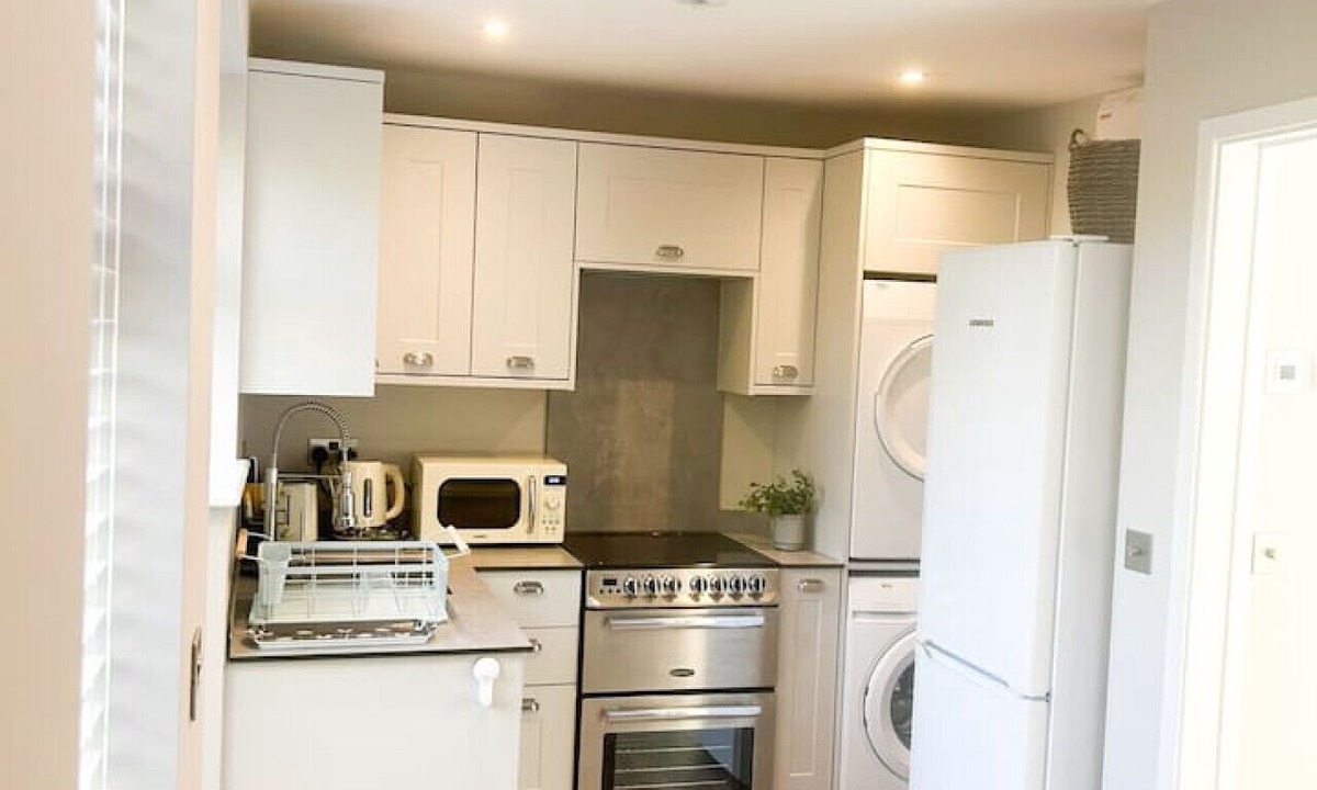 Horley Apartment | The Studio at Michael House