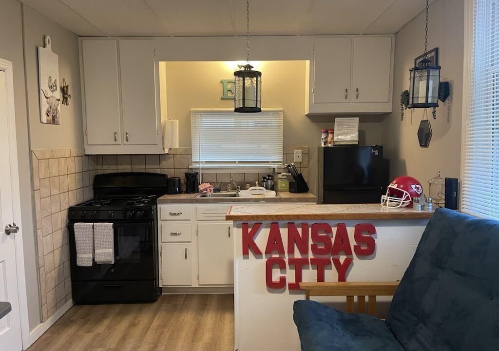 Riverview Apartment | Cozy Studio in Strawberry Hill