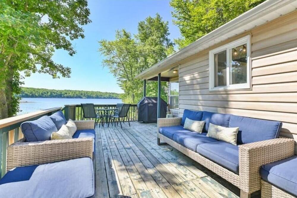 Centre Hastings Cottage | The Lakeview