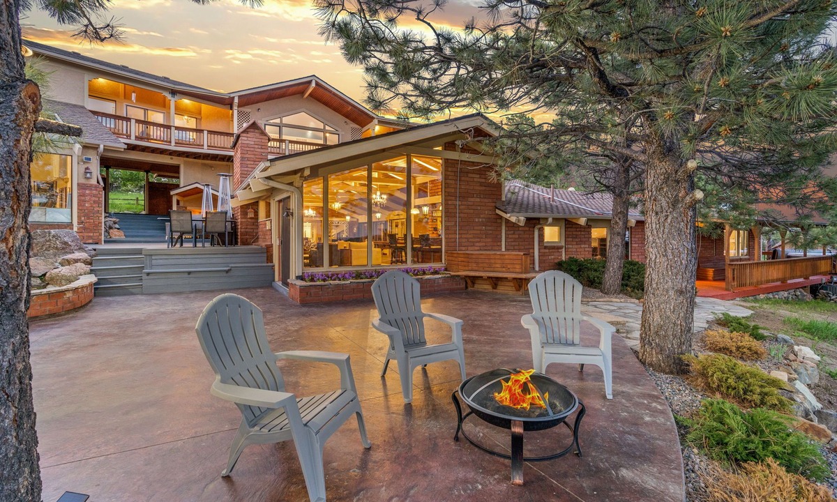 Golden Condo | Mountain View Luxury Penthouse