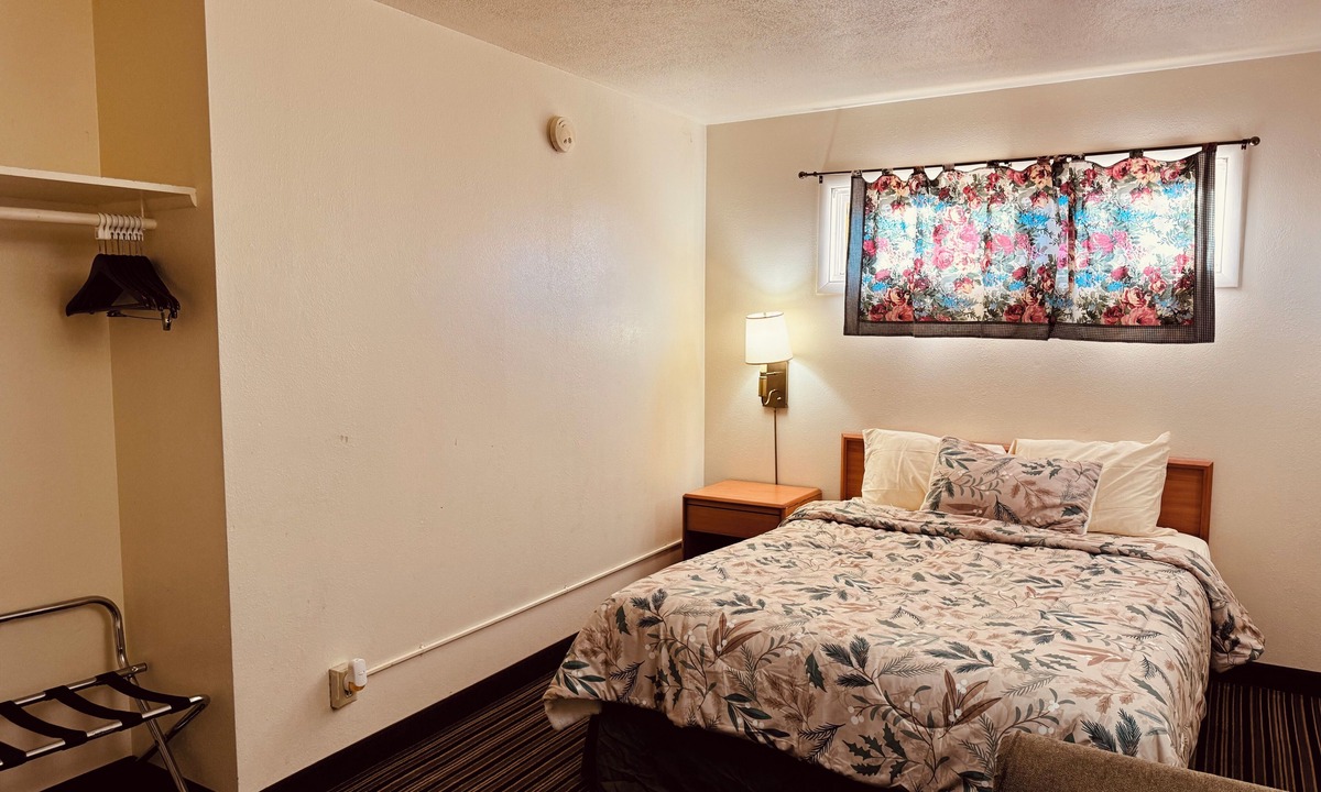 Dayton Hotel | Blue Mountain Motel