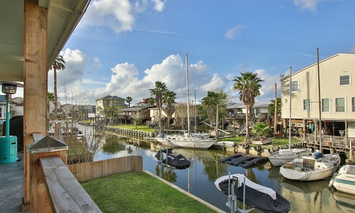 Clear Lake Shores House | Spacious, stylish & steps from the action—perfect for your next group getaway