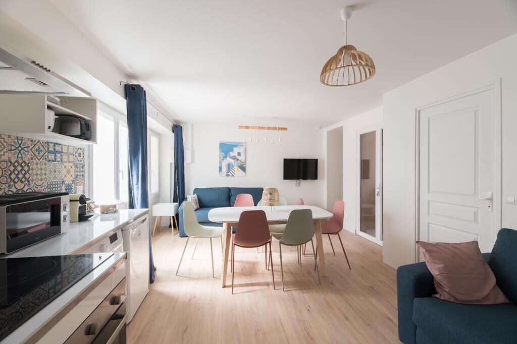 Ternes Apartment | Villa Poncelet -Suite Shalimar, 2 rooms 8 persons, Champs Elysées, with A/C