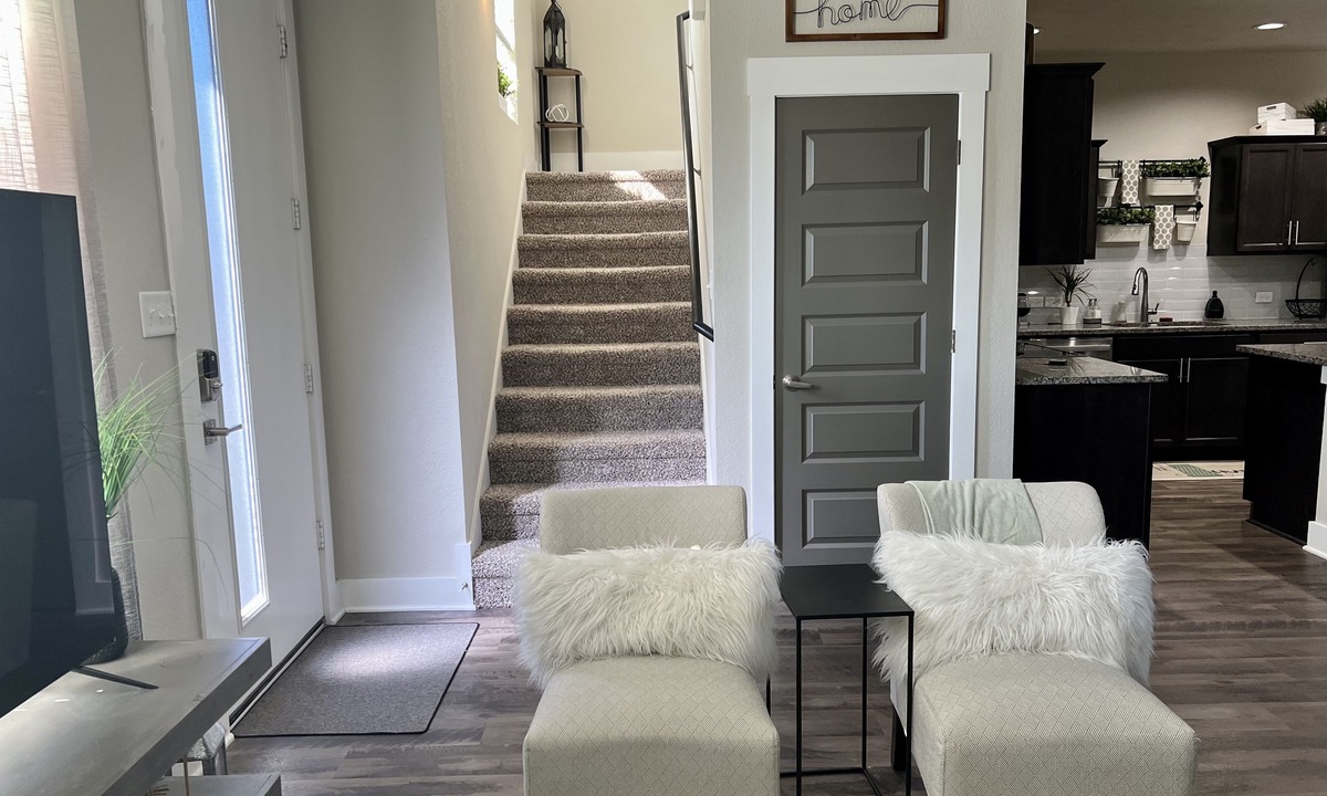 Wellborn House | SweetStay TX | Free TESLA Charging | Pond views | Walking trails