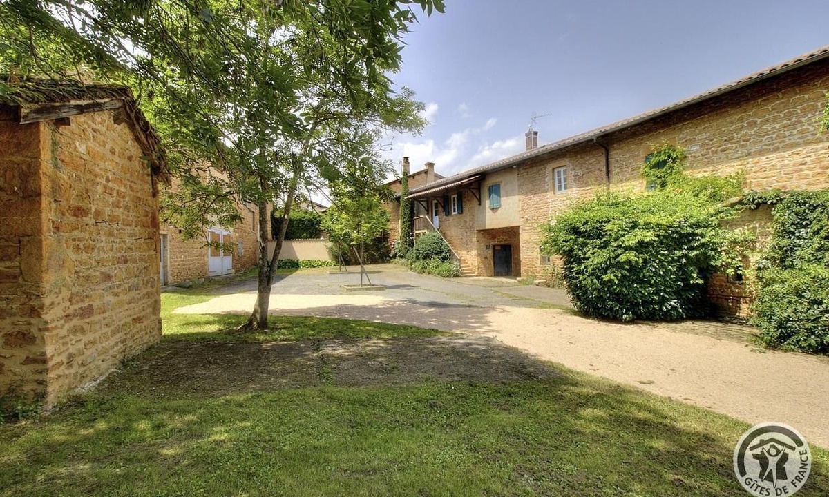 Saint-Julien House | Le Vigneronnage - SAINT-JULIEN