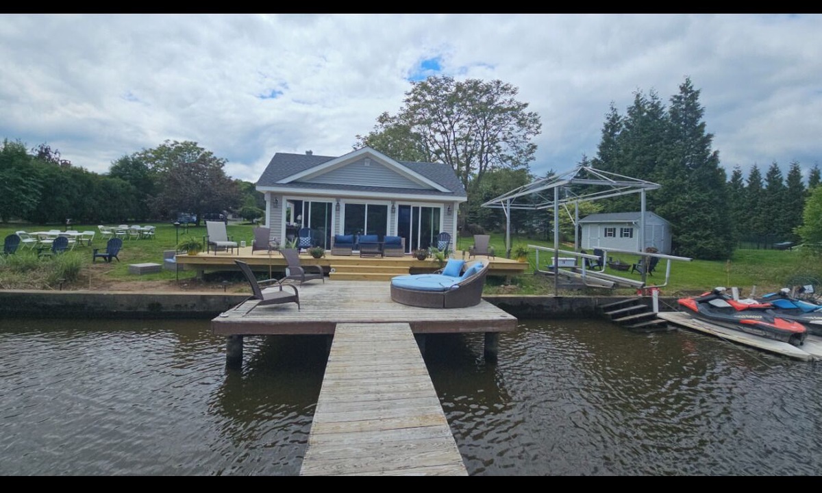 South Britain House | Luxurious Lakefront Retreat – Sleeps 11