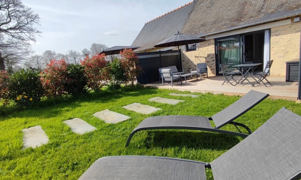 Saint-Fort House | Holiday Home 'Le Duo Du Domaine De L'Epinay' with Private Terrace, Private Garden and Wi-Fi