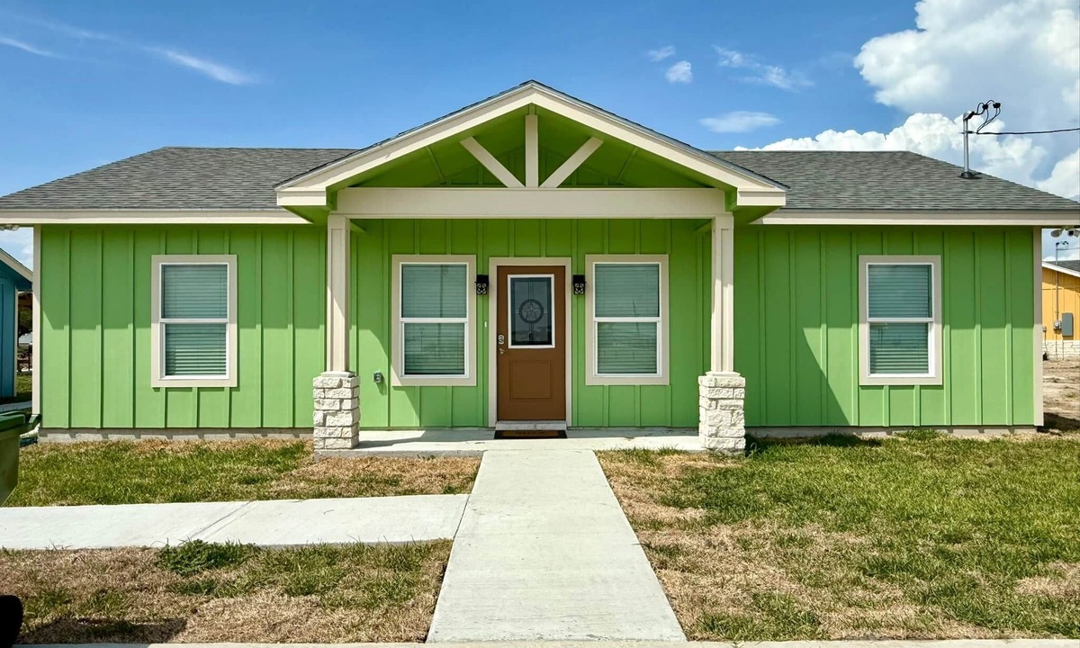 Riviera Beach House | The Landing at Riviera Beach-Green House