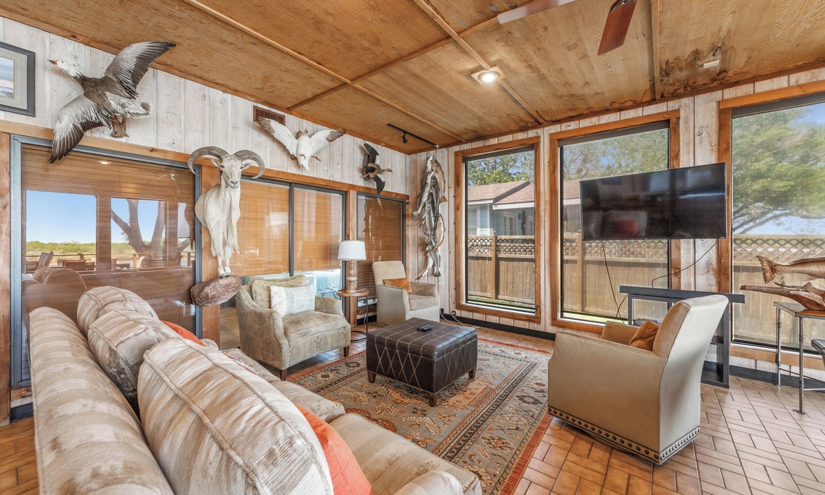 Rio Hondo Cabin | Casa Arroyo Sporting Lodge- First Floor-Deck Pier