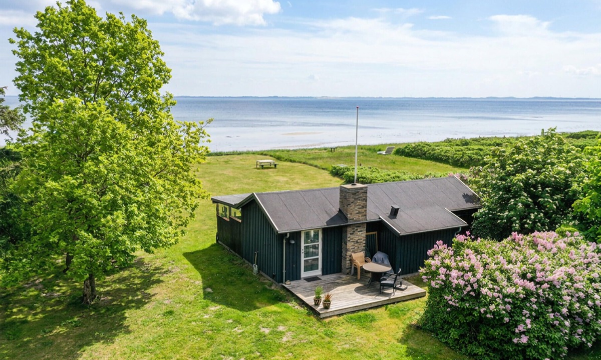 Oure House | Gorgeous home in Oure with WiFi