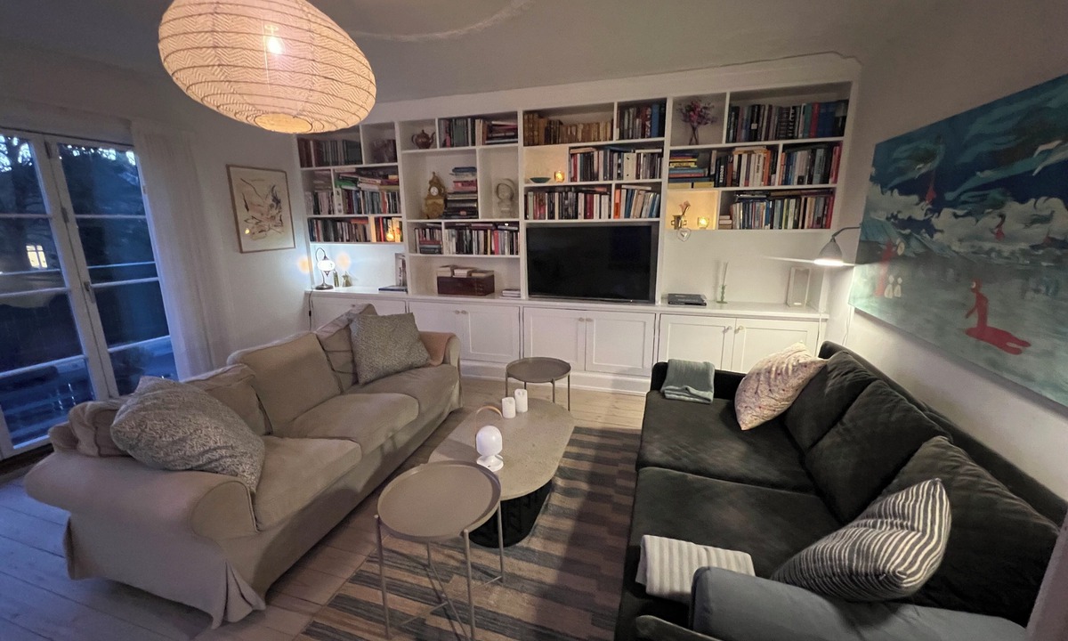 Charlottenlund Condo | Historic Charlottenlund villa with balcony & castle park