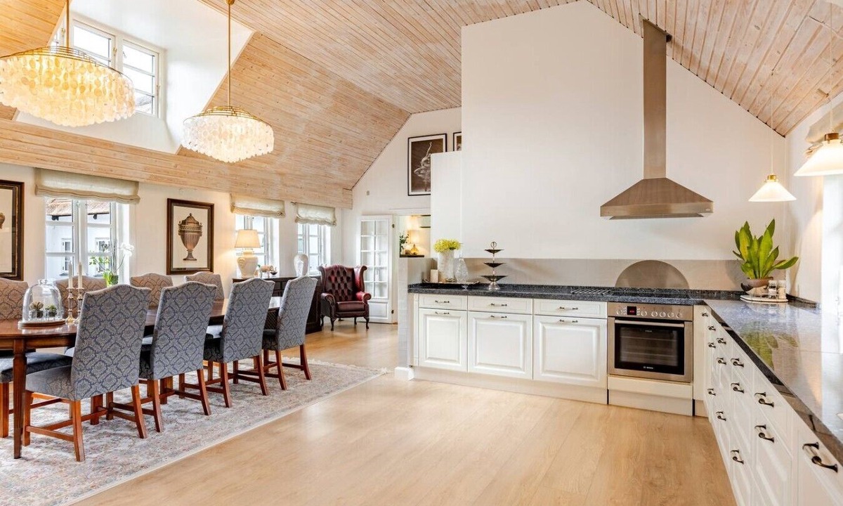 Lystrup House | Thatched country escape - Aarhus