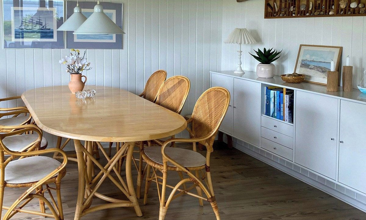 Ronbjerg House | Cottage with water view by protected coastline