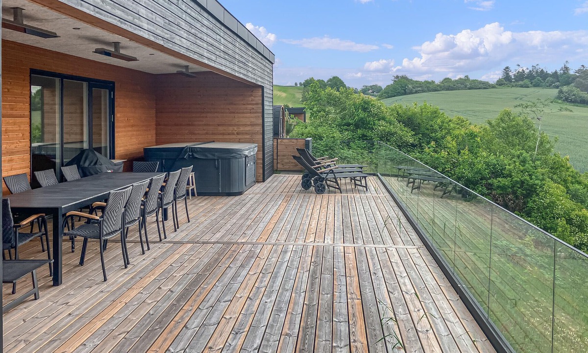 Hjarbæk House | Beautiful home in Løgstrup with sauna