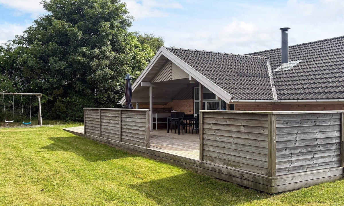 Pøt Strandby House | 4 star holiday home in Juelsminde