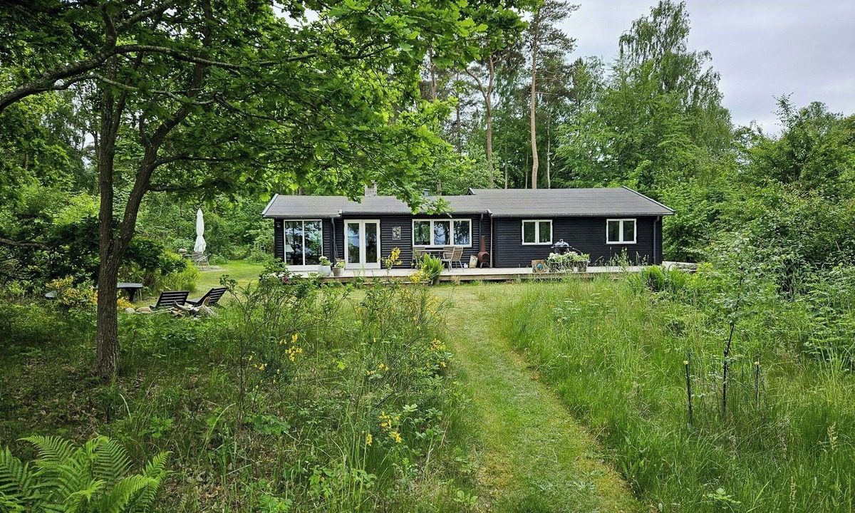 Hoeve Strand House | Cottage in the front row to Sejerø Bay
