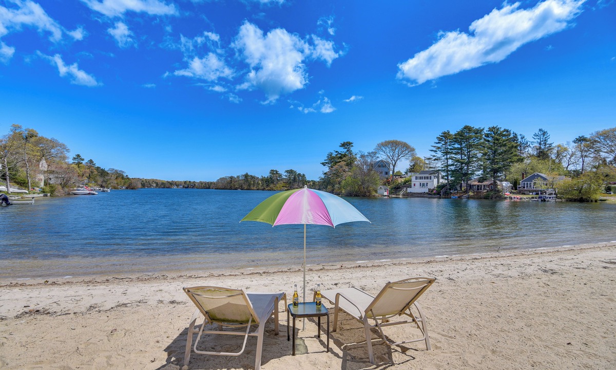 White Island Shores Cottage | Cottage on Private Pond w/Beach in Wareham