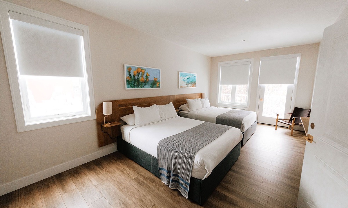 Elk Rapids Apartment | Guestroom - 2 Queens
