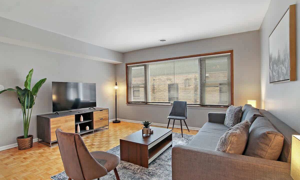 Evanston Apartment | Prime 2BR Chicago Apartment