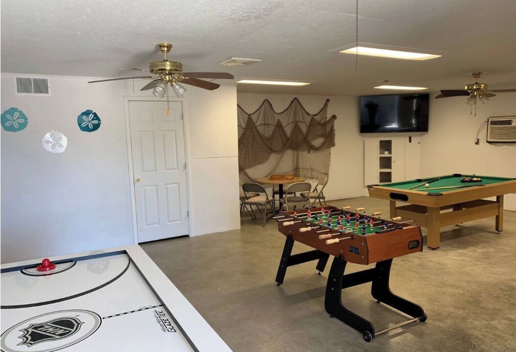 Cape Charles House | "Meant to Be” 4BR Family Retreat w/Game Room & Fire Pit 5 Min to Beach/Parks