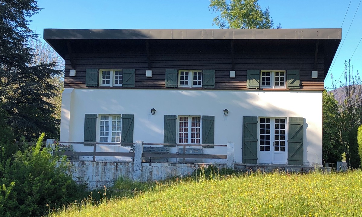 Campan Ski Chalet | BEAUTIFUL PYRENEAN MOUNTAIN CHALET.