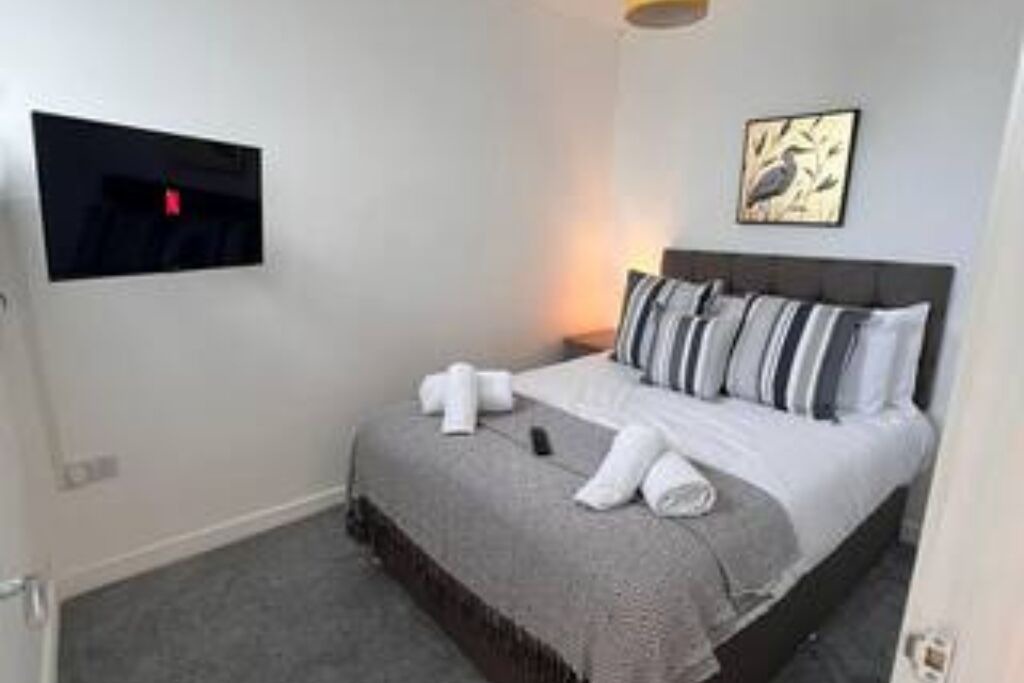 Trelewis House | 5 Bedrooms, 2 Bathrooms, 4 Double Rooms