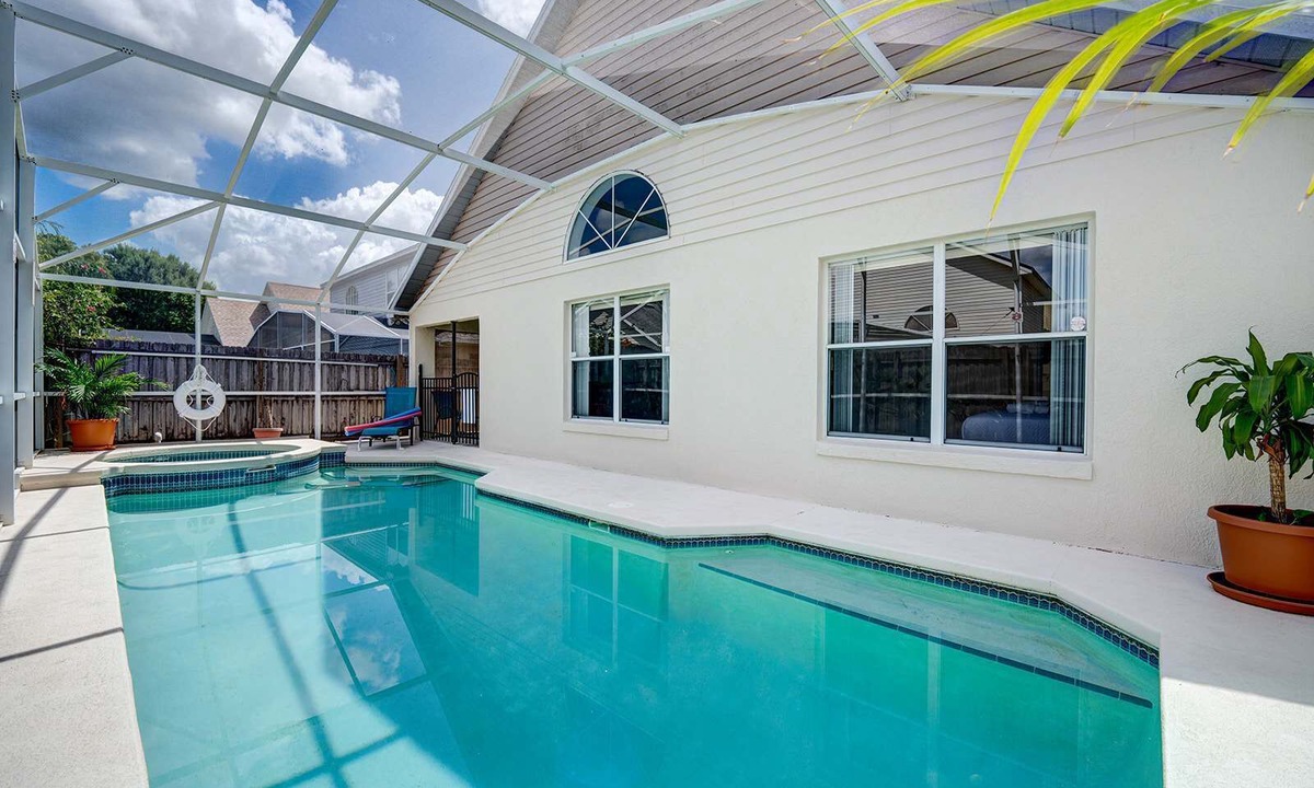Bridgewater Crossing House | Relaxing Davenport Escape with Pool