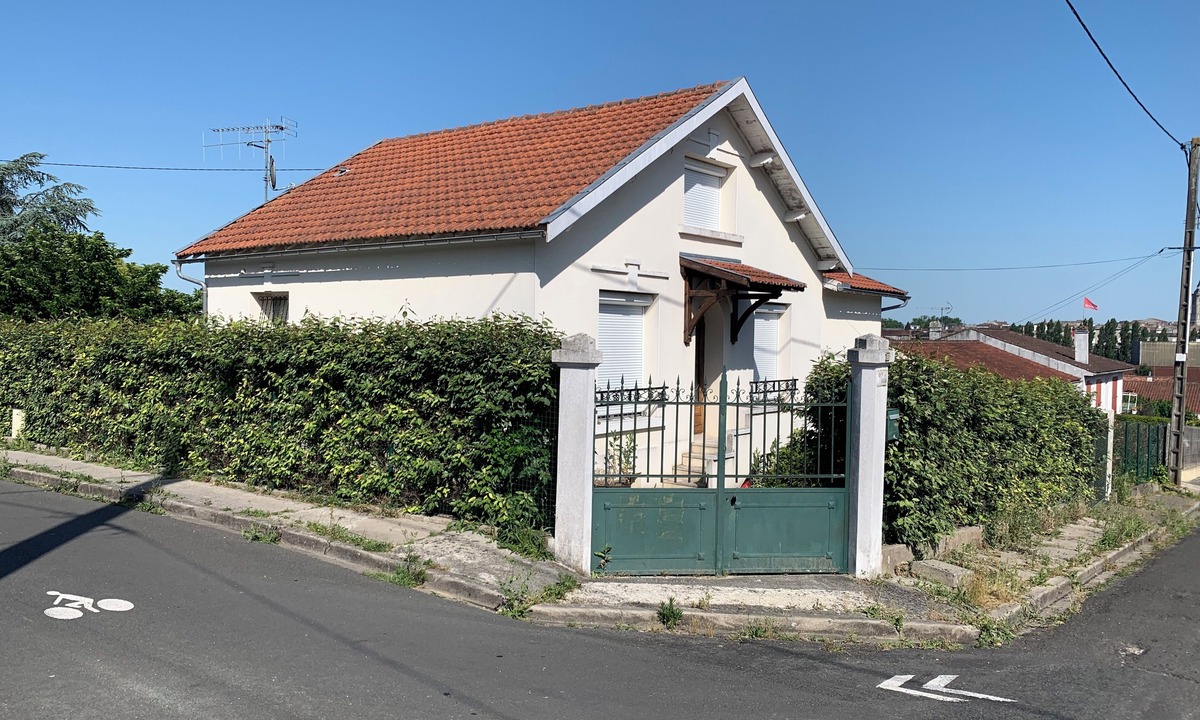 Cognac House | Cognac - Quiet residential area - 620 m2 wooded plot,