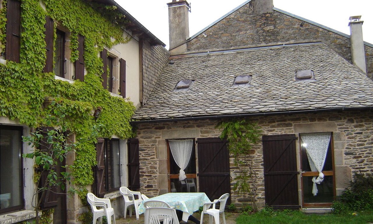 Arvieu House | Country house in the village near Lake Pareloup