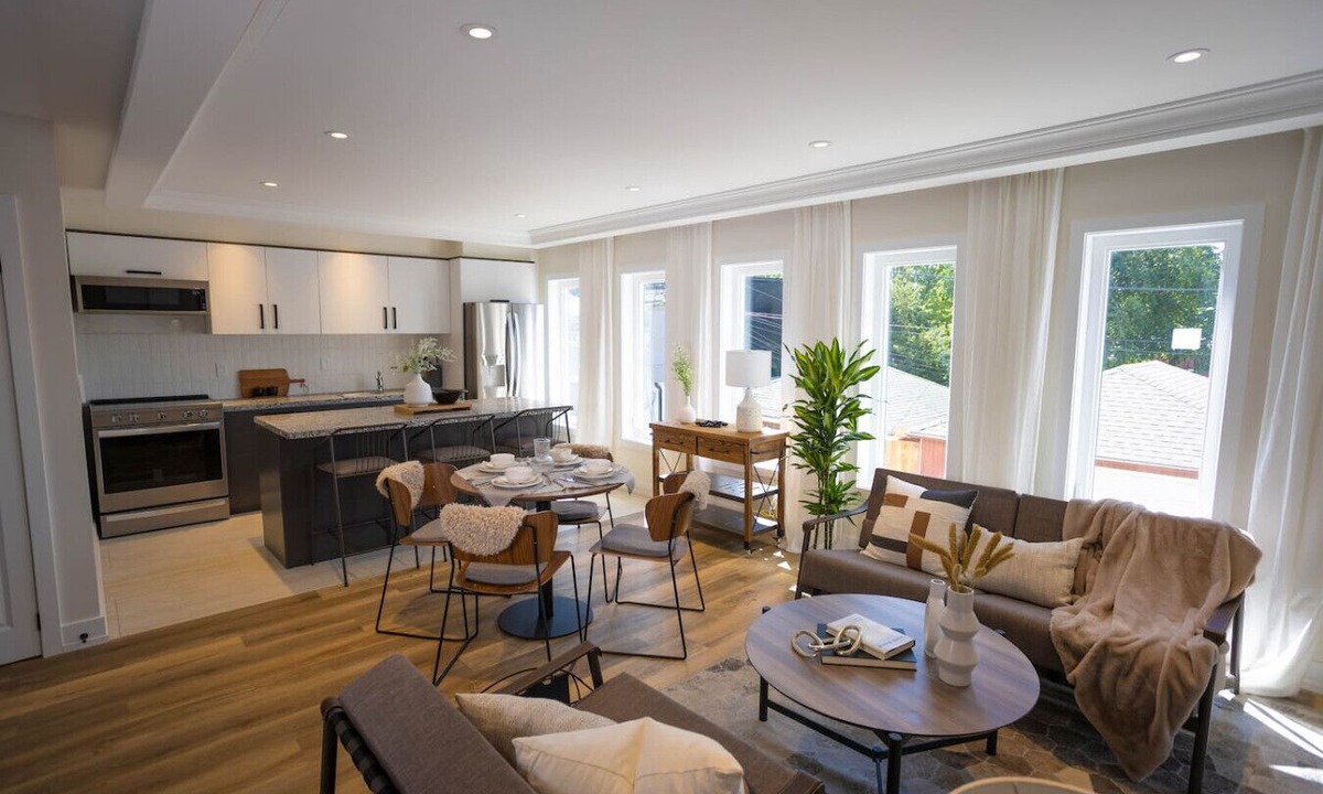 Rockcliffe - Smythe Apartment | Stylish 3-BDR Apartment in Toronto (Unit #3)