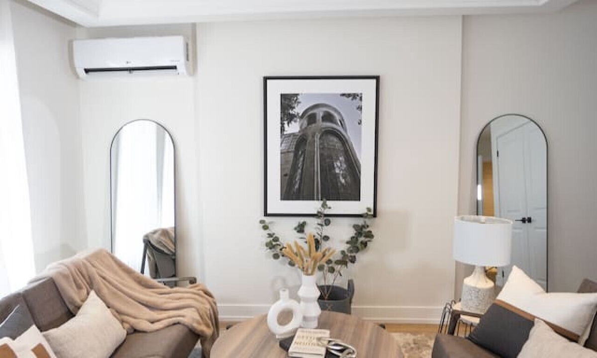 Rockcliffe - Smythe Apartment | Chic & Spacious 4-BDR Home in Toronto (Unit #5)