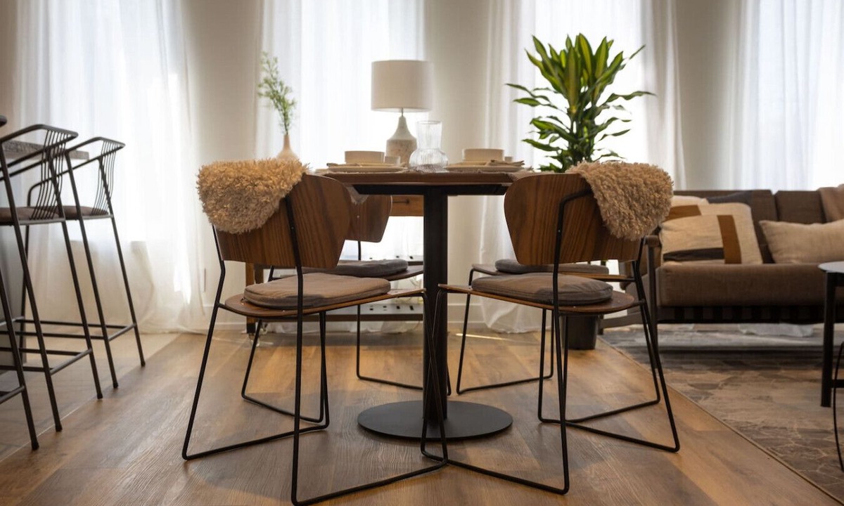 Rockcliffe - Smythe Apartment | Modern 3-BDR Apartment in Toronto (Unit #4)