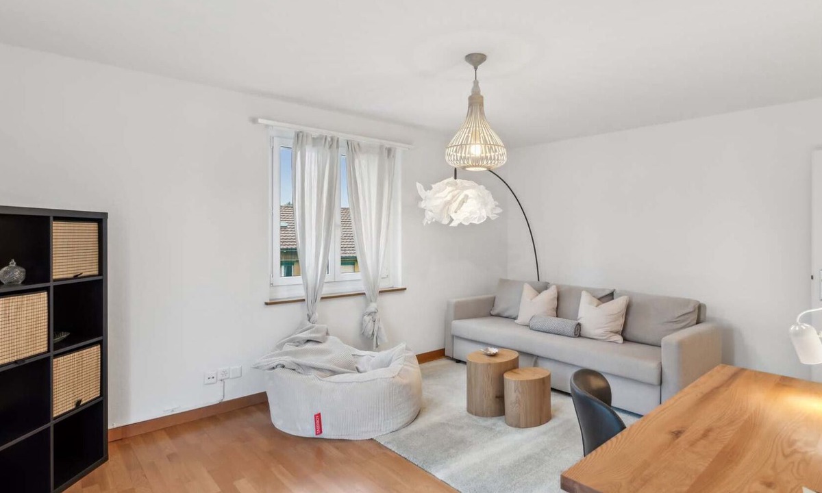 Center Apartment | Basic 3BR Stay with Balcony Near Zürich HB