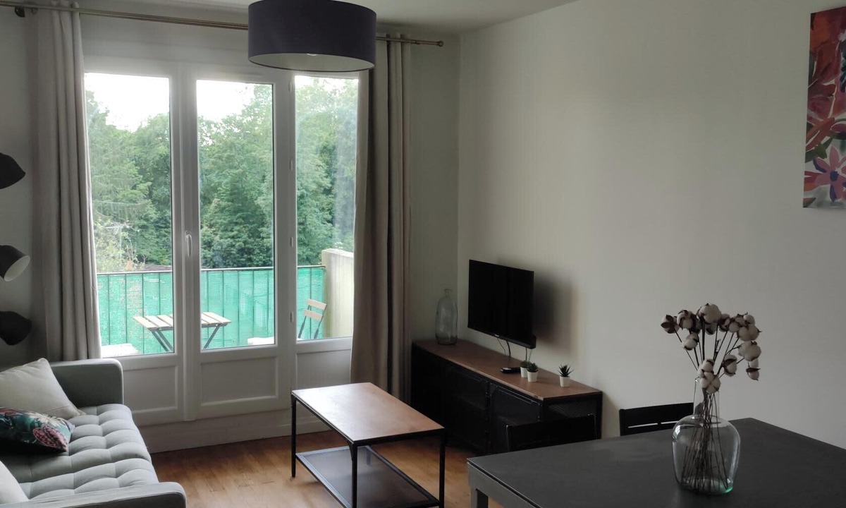 Gaudiniere Apartment | Bright apartment - park view