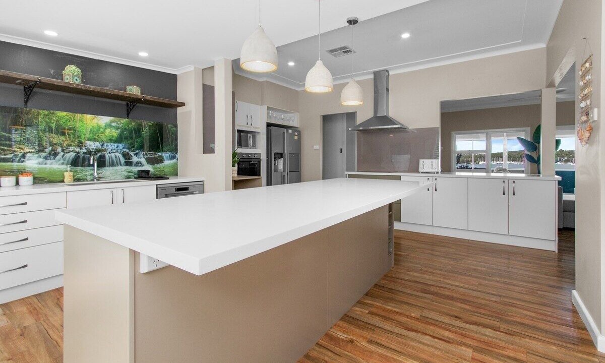 Speers Point House | Lakeview Retreat on The Esplanade