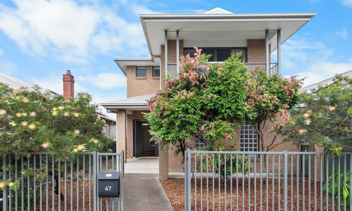 Mayfield House | Large Home in Mayfield