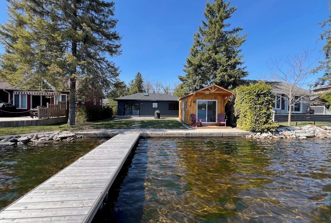 Bobcaygeon Cottage | Luxury Waterfront Bungalow on Sturgeon Lake