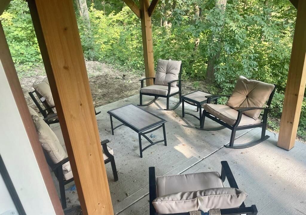 Viola Cabin | Cozy cabin with AC and WiFi in charming Anamosa